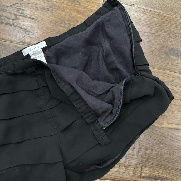 Esley Shorts - Picture 2 of 6